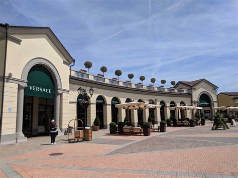 foto di prada serravalle|serra valle outlet.